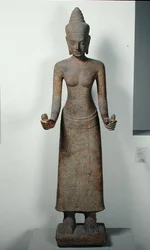 Estátua da deusa, Lakshmi, de Preah Ko, estilo Bayon