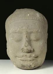 Cabeça de Buda com os olhos fechados, Angkor