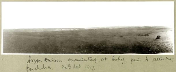 Divisão ANZAC concentrada em Asluj antes de atacar Beersheba, 20 de outubro de 1917