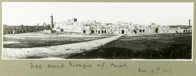 Muro ao redor da Mesquita de Omah, 14 de dezembro de 1917