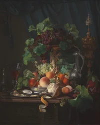 Arranjo com taças de vinho, ostras, limão e outras frutas