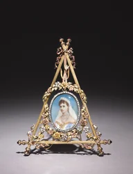 Moldura triangular com retrato da Czarina Alexandra Feodorovna, 1896-1908