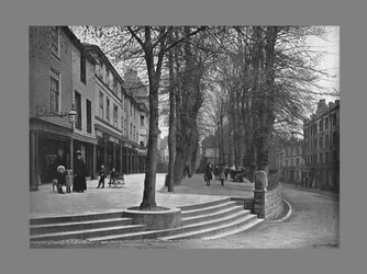 Os Pantiles, Tunbridge Wells c1900