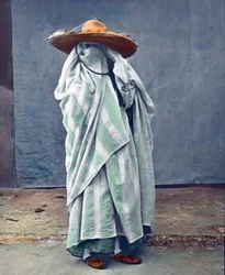 Marrocos, mouro totalmente velado, data da imagem: cerca de 1910. Arquivo Carl Simon