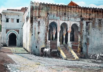 Norte de Marrocos, Tânger, entrada do palácio do governador, data da imagem: cerca de 1910. Arquivo Carl Simon