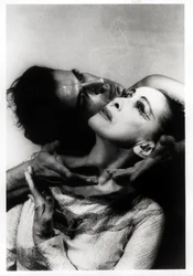Martha Graham (1894-1991) e Bertram Ross (1920-2003) em "Visionary Recital", 27 de junho de 1961 (impressão em gelatina e prata)