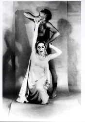 Martha Graham (1894-1991) e Bertram Ross (1920-2003) em "Visionary Recital", 27 de junho de 1961 (impressão em gelatina e prata)