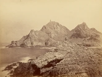[Farol, ilhas Farallon] / [Nas Farallones]