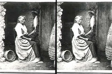 Old Woman Spinning, Capri, c.1865 (foto a p/b)