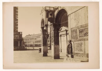 Piazza San Marco vista da Porta della Carta. Veneza.