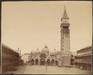Basílica de São Marcos com o campanário, Veneza