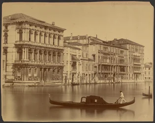 Os palácios Rezzonico, Giustiniani e Foscari ao longo do Grande Canal