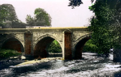 Ponte sobre o rio Derwent, Matlock, Derbyshire, 1926.