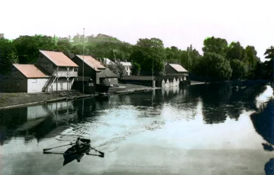 Rio e garagem de barcos, Burton-upon-Trent, 1926.