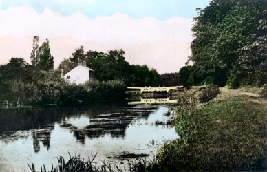 Sonning Lock no rio Tamisa, Berkshire, 1926.