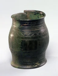Braçadeira em forma de barril, Hallstatt Culture, de Jura (metal)