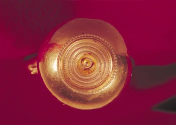 Bola final de um diadema, do túmulo de uma princesa de Vix (ouro)
