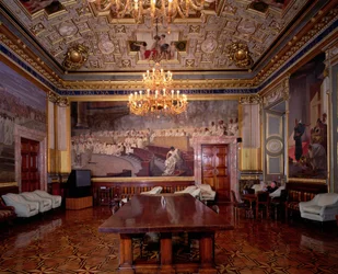 A Sala Maccari Maccari sala ricamente decorada com estuque dourado e cenas da história romana, detalhe do painel retratando um Senado Romano, 1882-88 foto