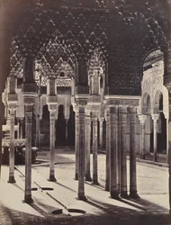 [A Corte do Leão na Alhambra, Vista de Baixo do Templo do Pórtico], 1862.