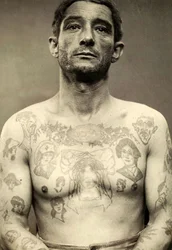 Retrato, de, um, tatuado, homem