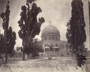 A cúpula da rocha sobre o Haram al Sharif em Jerusalém, do sul de 1870