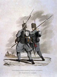 Soldados do 1º Regimento de Guardas de Pé em Ordem de Marcha, de "Figurinos do Exército do Império Britânico, de acordo com os últimos regulamentos 1812", gravados por JC Stadler, publicado por Colnagh