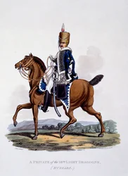 Uniforme de um soldado dos 18º Dragões de Luz (Hussardos), de &39;Traje do Império Britânico, de acordo com os Últimos Regulamentos&39;, publicado em 1812-15 (aquatinta colorido à mão)