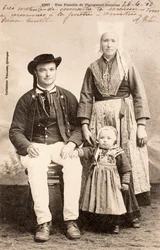 Cartão postal antigo/Plougastel Família Daoulas/Brittany/França