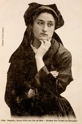 Antigo postal/Young girl da ilha de Sein/Finistere/Brittany/France
