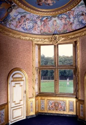 Casa de banho no Chateau de Vaux Le Visomte (Vaux-Le-Vicomte). Pintura de Charles Lebrun (Le Brun) (1619-1690)
