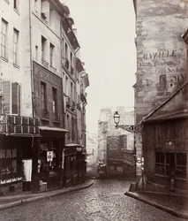Rue de la Montagne-Sainte-Geneviève perto do cruzamento com a Rue LaPlace (Rue de la Montagne-Sainte-Geneviève prés de carrefour de la rue LaPlace)