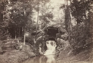 Vista da pequena gruta em direção à lagoa dos cervos, Bois de Boulogne, 1858.