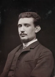 Álbum Artístico e Biográfico, 6º ano, Salão 1885; retrato do pintor Henri Laurent Desrousseaux (1862-1906)