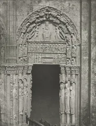 Catedral de Chartres: Porta direita do Portal Real com Nossa Senhora de Chartres