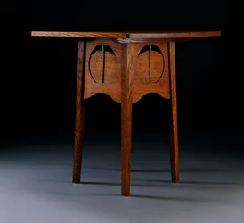 Mesa de jogo projetada para Argyle Street Tea Rooms, Glasgow, 1888-89