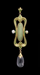 Pingente (ouro, esmalte, gema verde translúcida e pérola)