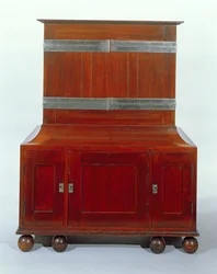 Gabinete - vista traseira, 1898 (mogno e azevinho branco)