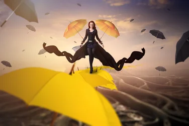 Uma viagem surreal com um guarda-chuva