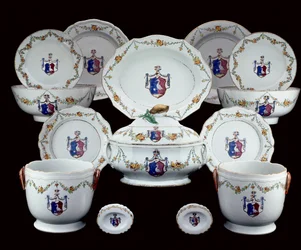 A famille rose serviço de jantar arsenal pintado com os braços de Tranefelt da Suécia (cerâmica)