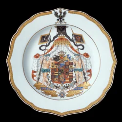 Um Prato de Jantar Armorial, período de Qianlong (1736-95) c.1755 (porcelana)