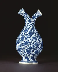 Garrafa dupla azul e branca em forma de vidro europeu, período Kangxi (1662-1722) (porcelana)