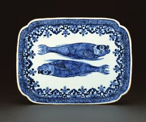 Prato de porcelana azul e branco de exportação pintado com peixe (porcelana)