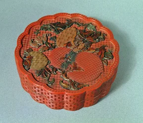 Caixa com decoração ocre, verde e marrom, século XVIII (laca de cinábrio)