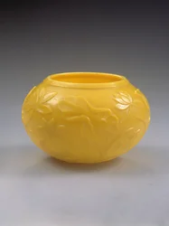 Tigela esculpida, período Qianlong (1736-95) (vidro colorido) (ver também 272125)