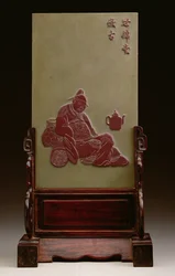 Tela de mesa representando um estudioso bêbado, provavelmente Tao Yuan-ming, dinastia Ching antiga (esculpida em pedra de ardósia sung-hua em dois tons)