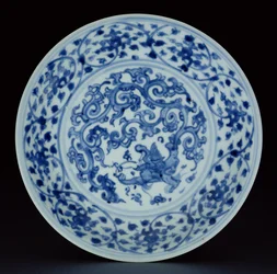 Prato pintado com um dragão (porcelana)