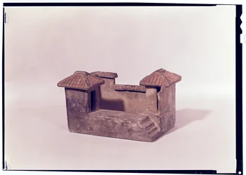 Modelo funerário de uma casa, dinastia Han (terracota)