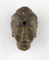 Chefe de uma divindade, possivelmente dinastia Ming (ferro)