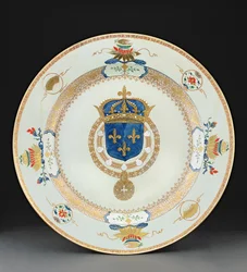 Grande carregador heráldico com as armas do rei da França, c.1730 (porcelana)