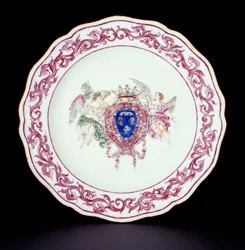 Rose Famille jantar prato com os braços da França, período Qianlong (1736-95) c.1765 (porcelana)